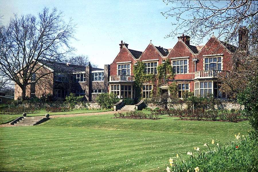 Photo of Houghton Grange showing the laboratories attached to the side